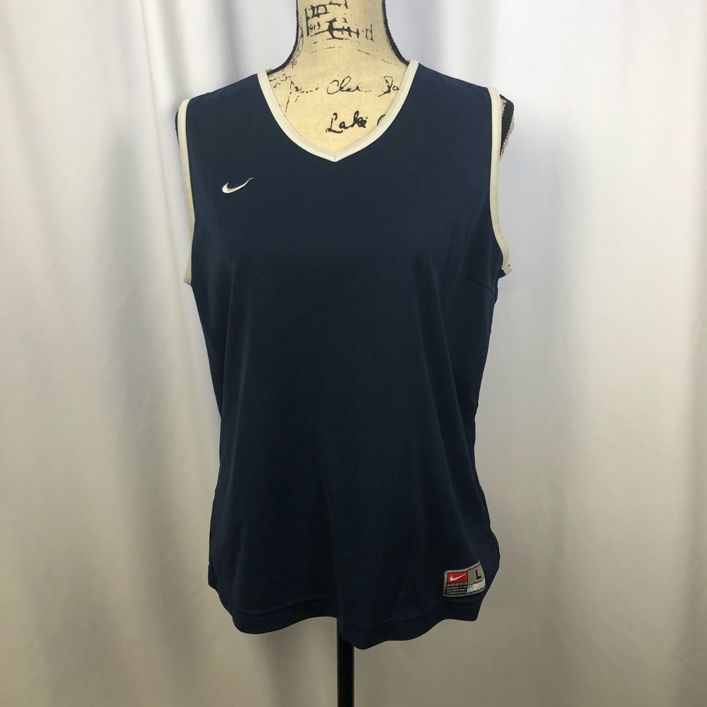 Nike Team Women’s Sleeveless Large (12-14) Shirt.